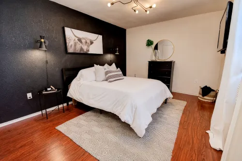 ✮The Monochromatic Modern Studio✮Near TTU✮1BD/1Bth - บังกะโล