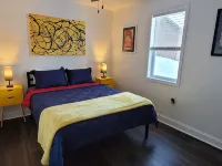 Style-Ish 2 bed lower with all season sun room Hotels in Ishpeming