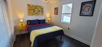 Style-Ish 2 bed lower with all season sun room - Homestays
