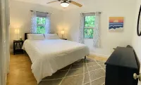 Beautiful 2 - Bedroom Rental Unit near the Beach - Condos