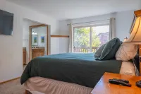 2BR Pine Ridge Condo; Ski-In, Walk to Downtown - 2-Star