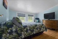 Walk to Downtown Brevard  Pets Welcome Large Fenced Yard Porches Biking Hiking - 3 stjerner