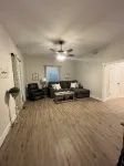 Modern farmhouse, secluded and convenient. 5 minutes from The ARK 2 min off exit - Wifi