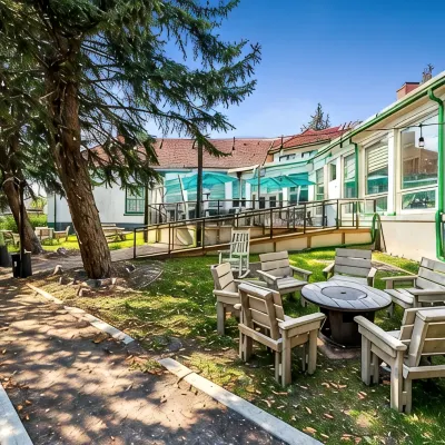 The Inn on Officers' Garden Hotels near Sirocco C Train