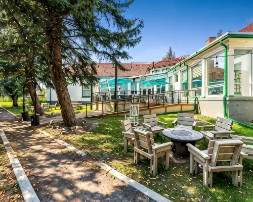 The Inn on Officers' Garden Hotels near Westbrook C Train
