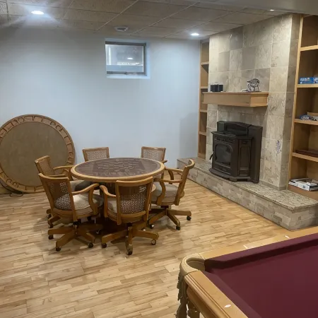 Large pet friendly, kid friendly house!  35 minutes from US Bank Stadium etc.