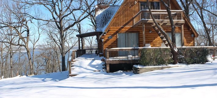 Beautiful, Majestic Log Cabin Large Game Room and Lake View Hotels in Wagoner County