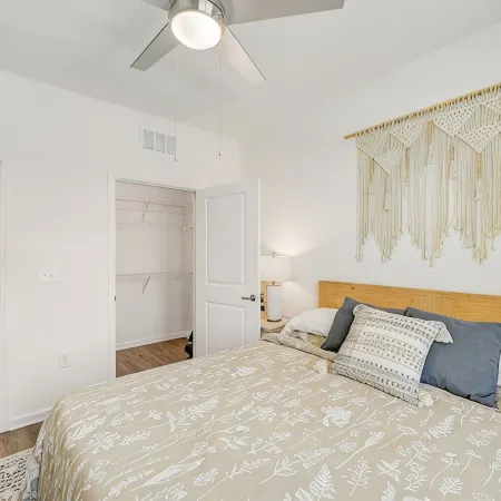 Boho Luxe Nr JAX INT. Airport & Shopping