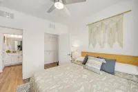 Boho Luxe Nr JAX INT. Airport & Shopping - شرفة