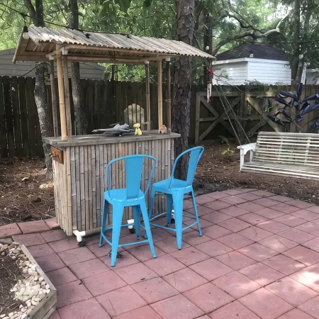 1 Br Studio/Cottage with Kitchenette, Pool & Golf Cart/ Near Beach