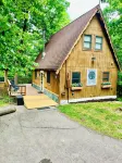 Cozy quaint cabin tucked back in the woods- Secluded, private - couples getaway - Wifi