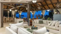 7Br Ocean View Villa in Manuel Antonio with Two Pools and Private Elevator - 2 stjerner