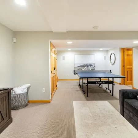 Spacious Getaway Close to Newport & Beaches