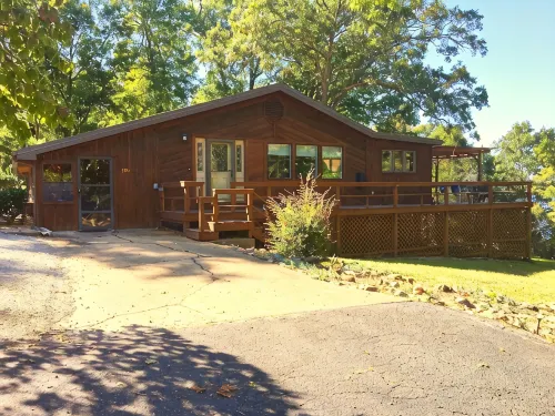 LAKE ACCESS & GREAT VIEWS! MINUTES TO THE WHITE RIVER!! 3 BR/2BA, 1500 sq. ft. - 4-Star
