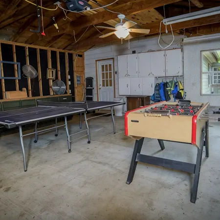Guadalupe River Retreat with Kayaks, Ping Pong & Foosball!