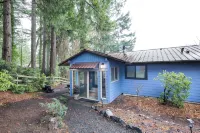 Stunning Waterfront - Pnw Gem  Hot Tub, Mountain Views, Fireplace - 4-Sterne