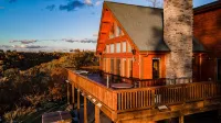 River View Lodge, Sunset Views over Mississippi River w/ Hot Tub - Homestays