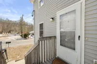 Charming 3BR Apt 1 Mile From Downtown Westerly. Short Drive to Mystic & Casinos. - 4-Sterne