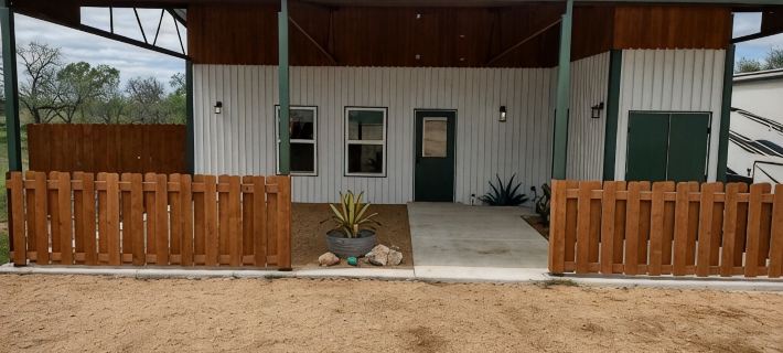 Ranch Hand Cabin in Llano Texas Hoteles en Condado de Llano