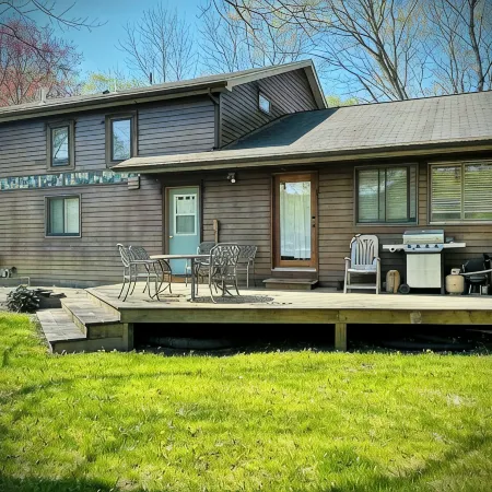Spacious, private and peaceful 1st floor Apartment on Fly Creek