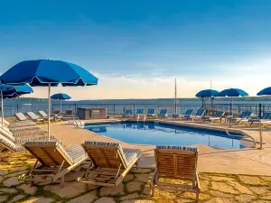 Spruce Point Inn Resort and Spa