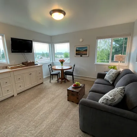 Gracie's Homer House; Home With A View