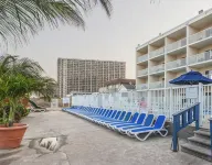 STUNNNG OCEAN FRONT CAROUSEL RESORT CONDO - 4-Star