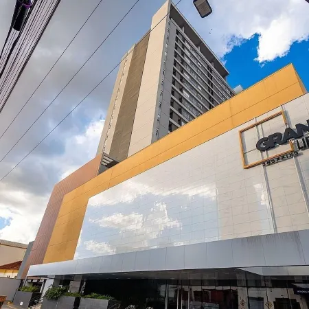 Apts in a Building With Pool and Gym - GRL