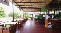 I Hotel - بار