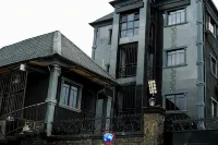 Jevenom Hotel - parking