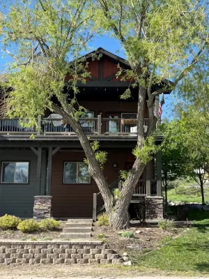 Lakeview Cabin Condo with Balcony Hot Tub - Wifi