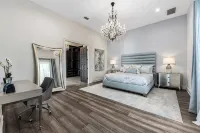 A Private Siesta Key Waterfront Estate with Extraordinary Indoor/Outdoor Pool - 4 estrellas