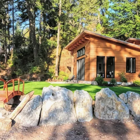 Secluded, peaceful, ocean front home. Close to all amenities/outdoor activities.