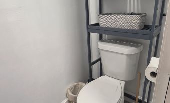 Charming studio in delightful Spring Branch for a quick, tranquil stay.