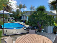 Colonial House Motel - Pools