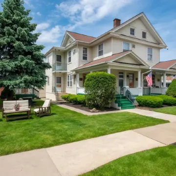 Simmons Motel and Suites