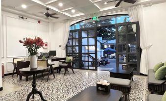 Wanderlust Hotel