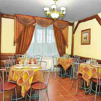 Guesthouse Dining/Meeting Rooms