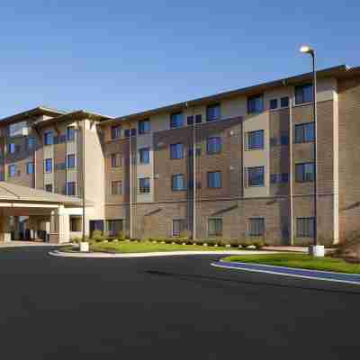 Hawthorn Suites by Wyndham Wheeling at the Highlands Hotel Exterior