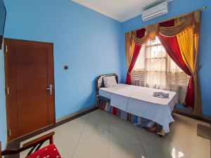 Gorland Hostel Near Gor Satria Purwokerto Mitra RedDoorz