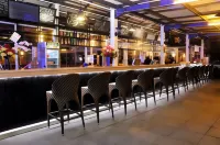 Horison Ultima Makassar - bar