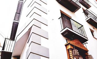 Apartamentos El Tranco del Mar - Housity