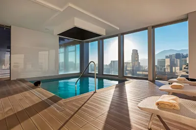 Radisson Blu Plaza El Bosque Santiago Отели рядом с достопримечательностью «Культурный центр, монетный двор и площадь Сьюдадана»