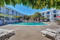 Motel 6 Belmont, CA - San Francisco - Redwood City Các khách sạn ở Belmont