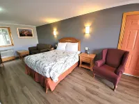 Knights Inn Colonial Fireside Inn โรงแรมในLaurentian Valley