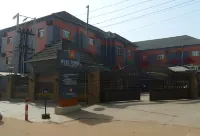 Wise Penny Suites and Spa
