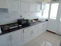 1-2-3 Oceanfront Condo فنادق في نيلافيلي