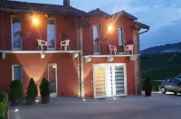 Red Wine - Guest House Hotel di La Morra