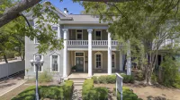 Crystal River Inn Hotels near Texas State University