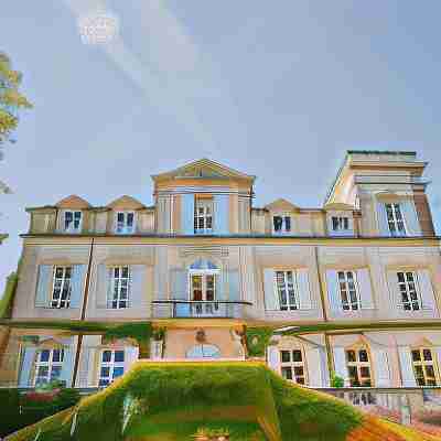 Château de Varenne Hotel Exterior